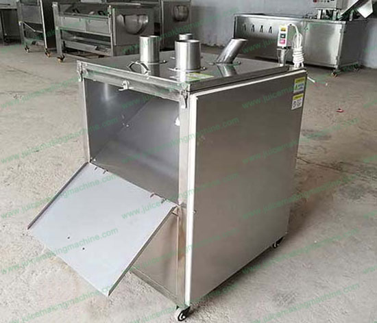 Banana chips cutting machine in factory