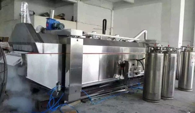 Liquid nitrogen tunnel freezer working