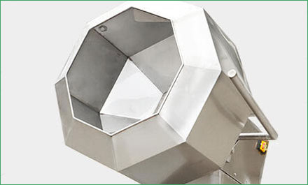 Octagonal feed inlet for seasoning machine