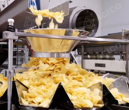 Packaging machine of potato chips production line