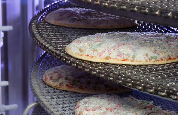 Spiral freezer freezing food