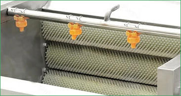 Spraying nozzle and water inlet