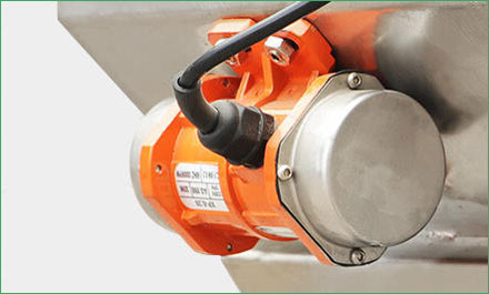 Vibration motor of octagonal seasoning machine